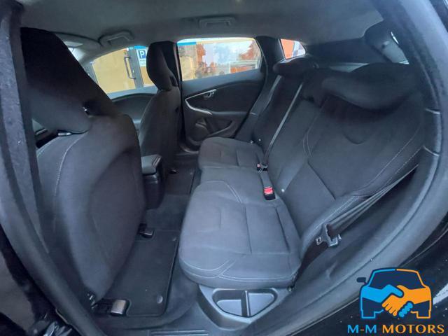 VOLVO V40 Kinetic con 12 mesi garanzia