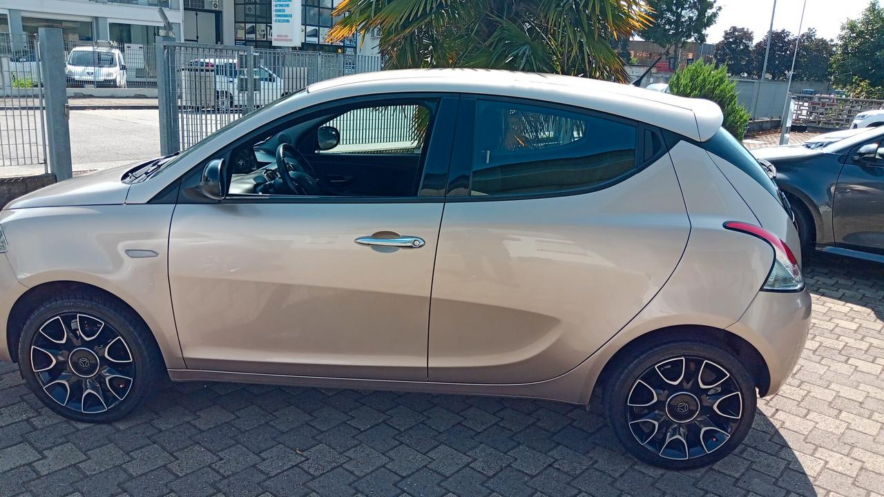 Lancia Ypsilon 1.2 69 CV 5 porte Gold