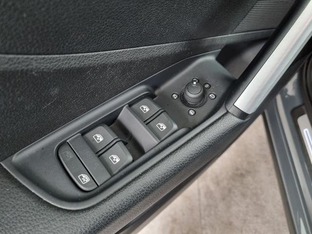 AUDI Q2 35 TFSI S tronic Identity Black