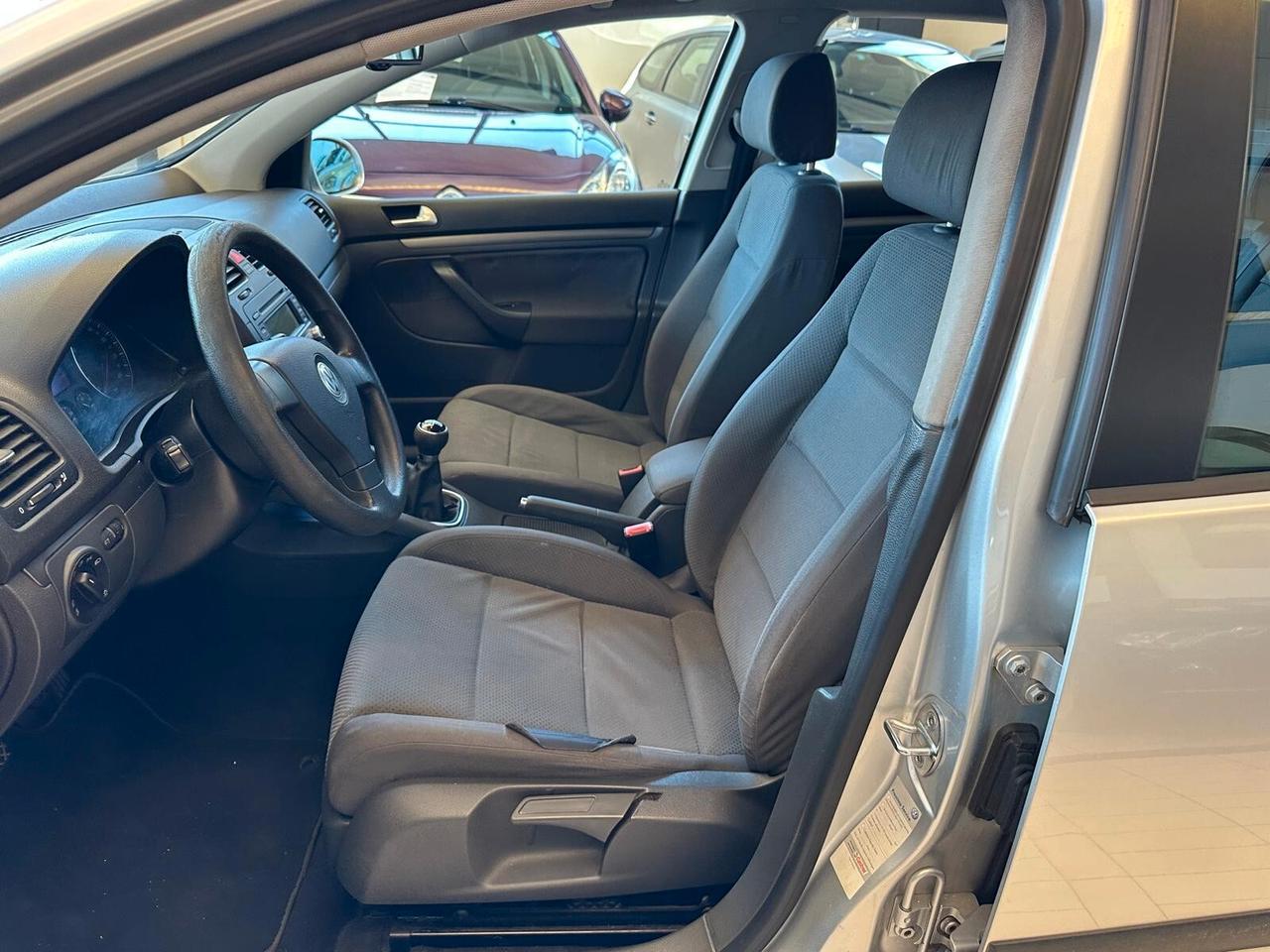 Volkswagen Golf 1.6 16V FSI 5p. Sportline