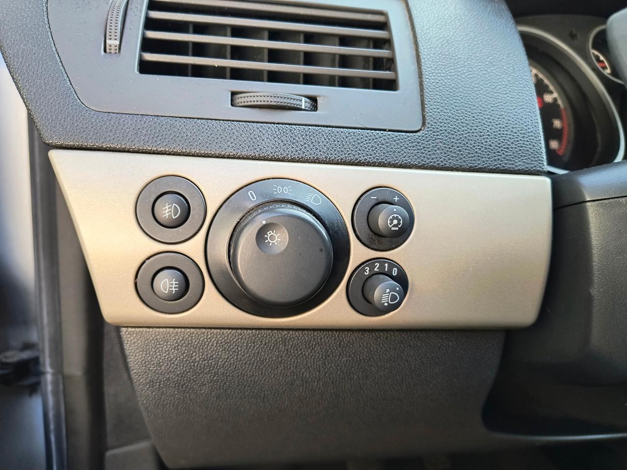 Opel Astra GTC 1.6 115cv BENZINA