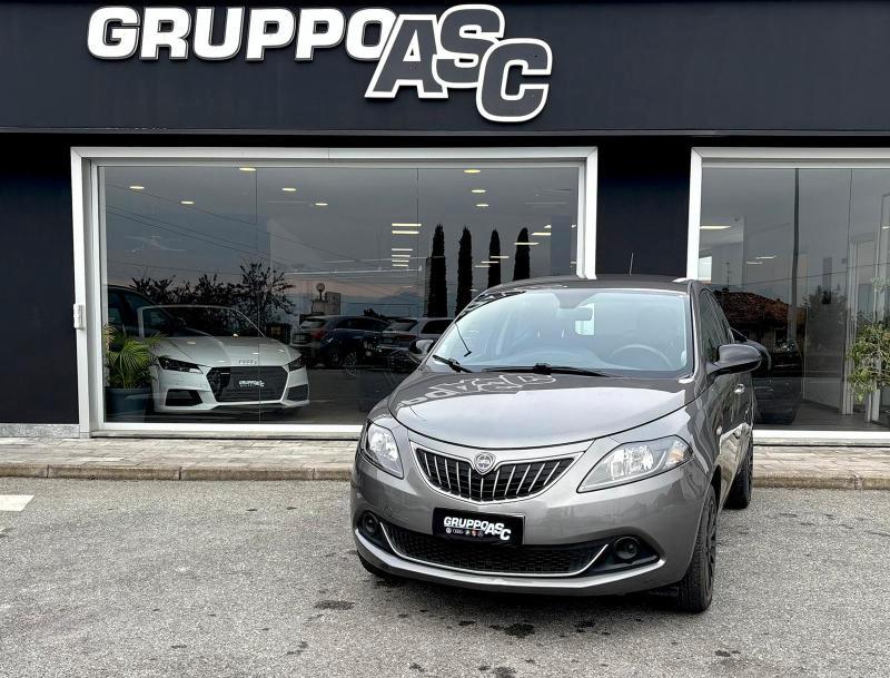 Lancia Ypsilon 1.0 firefly hybrid Gold s&s 70cv ADATTA NEOPATENTATI