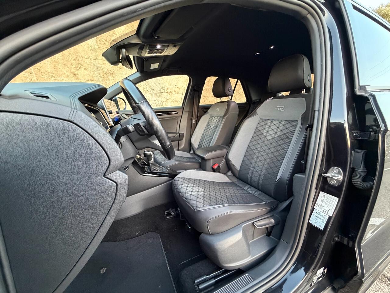 Volkswagen T-Roc R-LINE/2.0 150 CV/18"/FULL LED/CAR PLAY