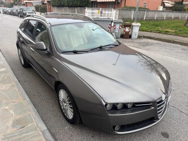 ALFA ROMEO 159 1.9 JTDm 16V Sportwagon Distinctive Q-Tronic