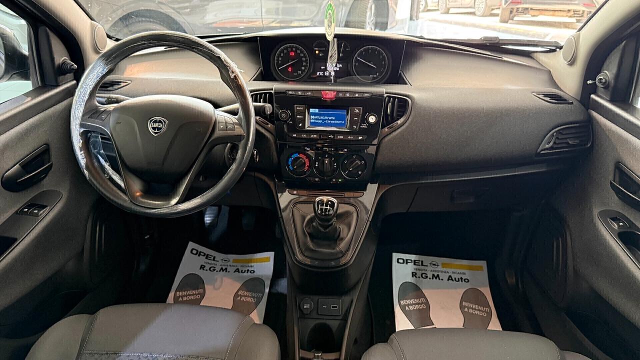 Lancia Ypsilon 1.0 FireFly 5 porte S&S Hybrid Silver