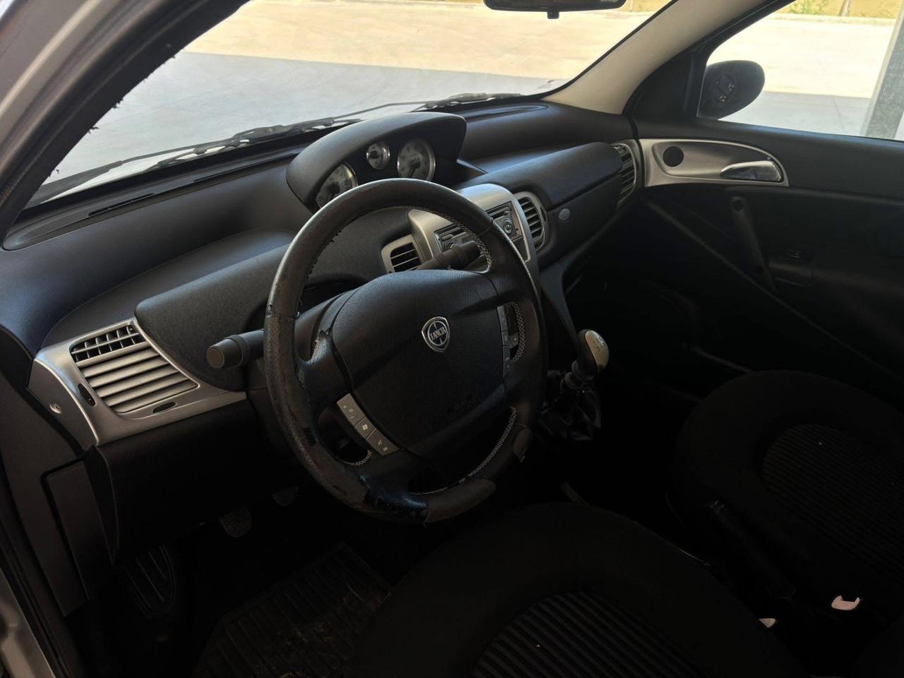 Lancia Ypsilon 1.2 70 Cv