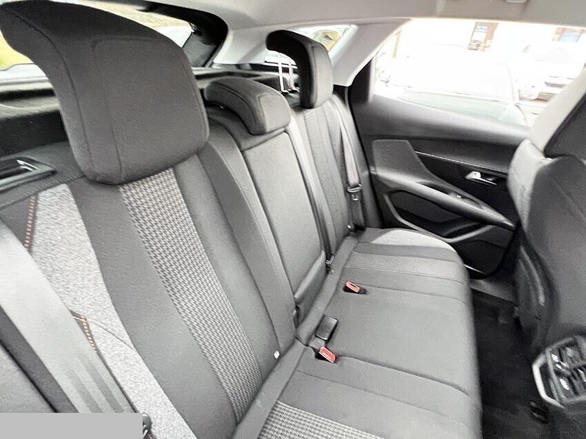 PEUGEOT 3008 1.2 benzina NAVI-AUTOMATICA