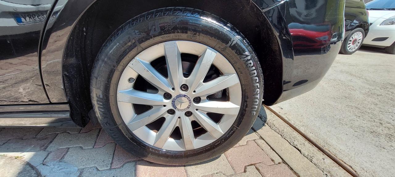 MERCEDES B180 PREMUIM 1,5 DIESEL 110 CV NAVI TELEFONO RETROCAMERA FULL FULL