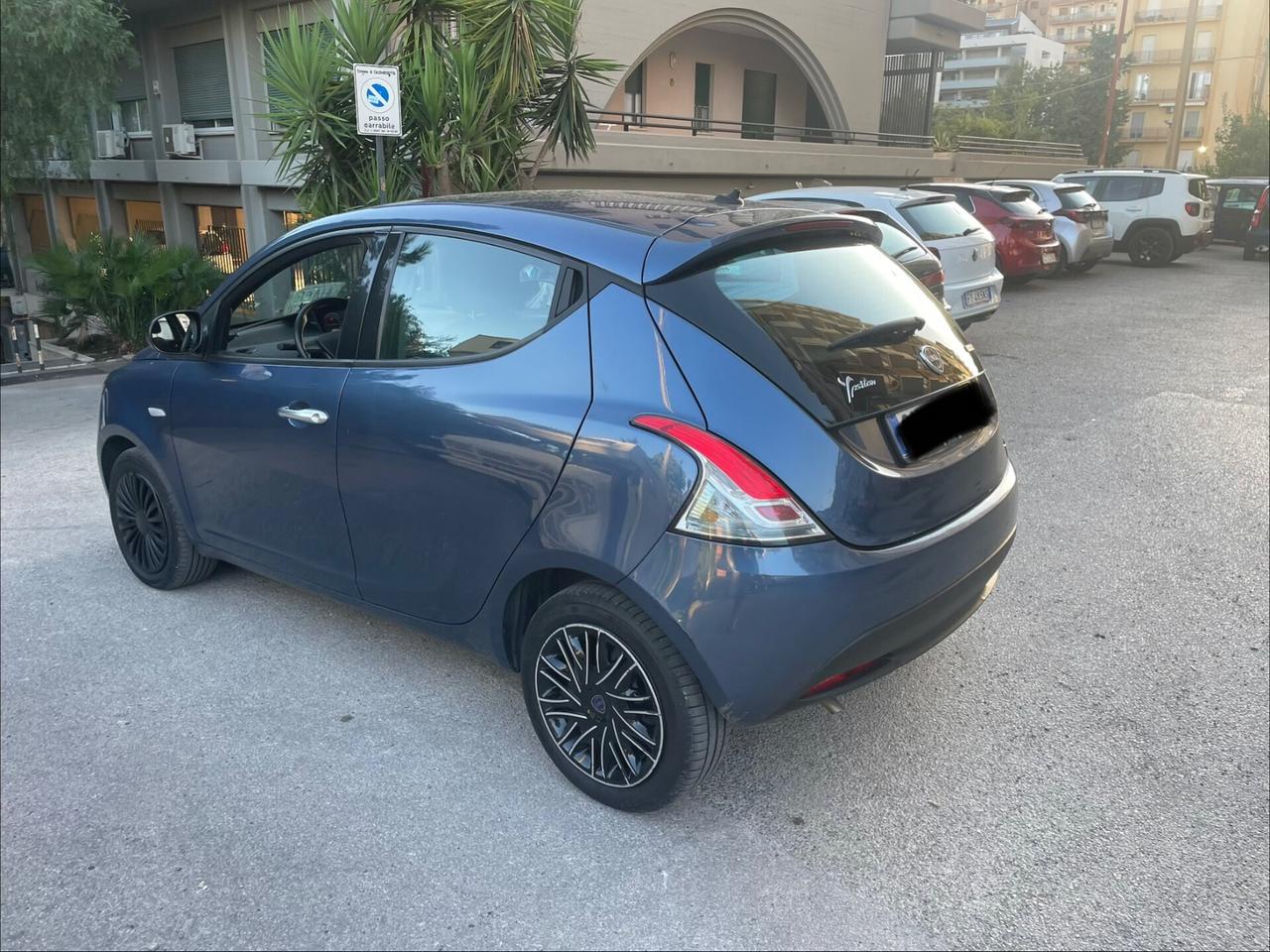 Lancia Ypsilon 1.0 FireFly 5 porte S&S Hybrid Ecochic Gold