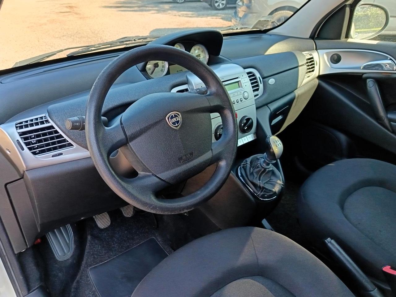 Lancia Ypsilon 1.2 UNYCA
