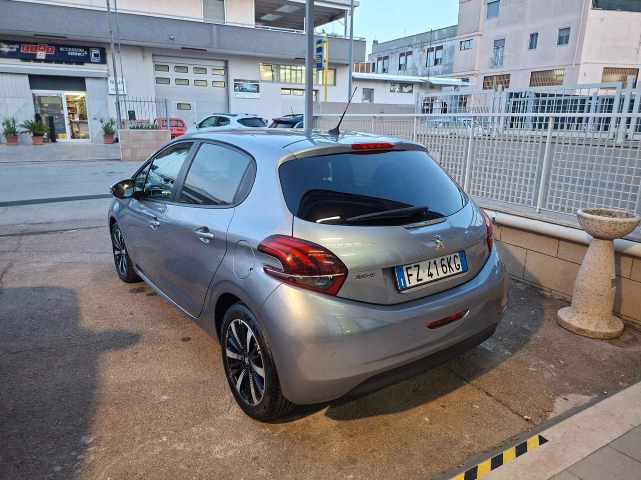 Peugeot 208 BlueHDi 100 S&S 5 porte Signature