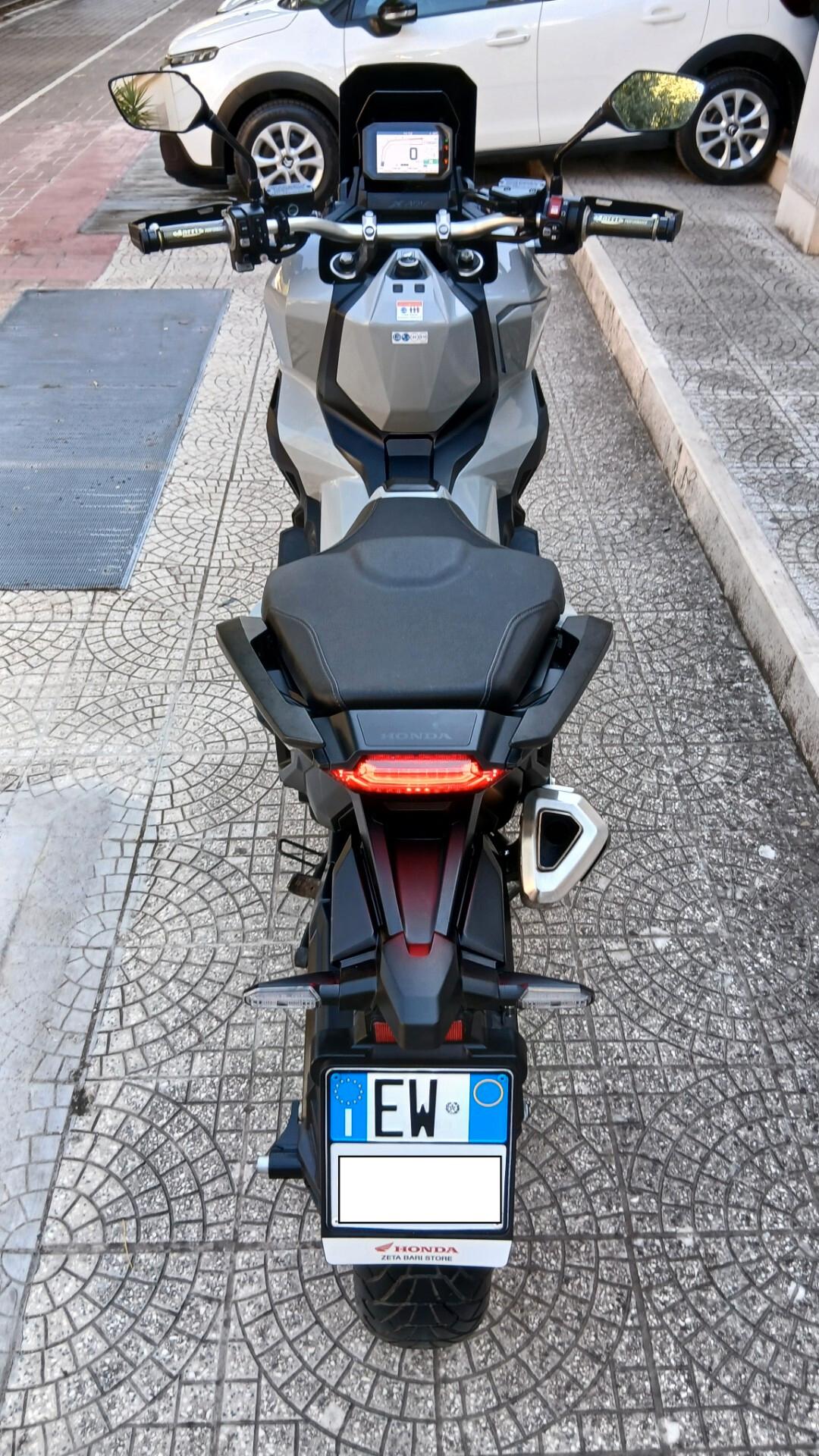 HONDA X-ADV 750 PARI AL NUOVO KM. CERTIFICATI