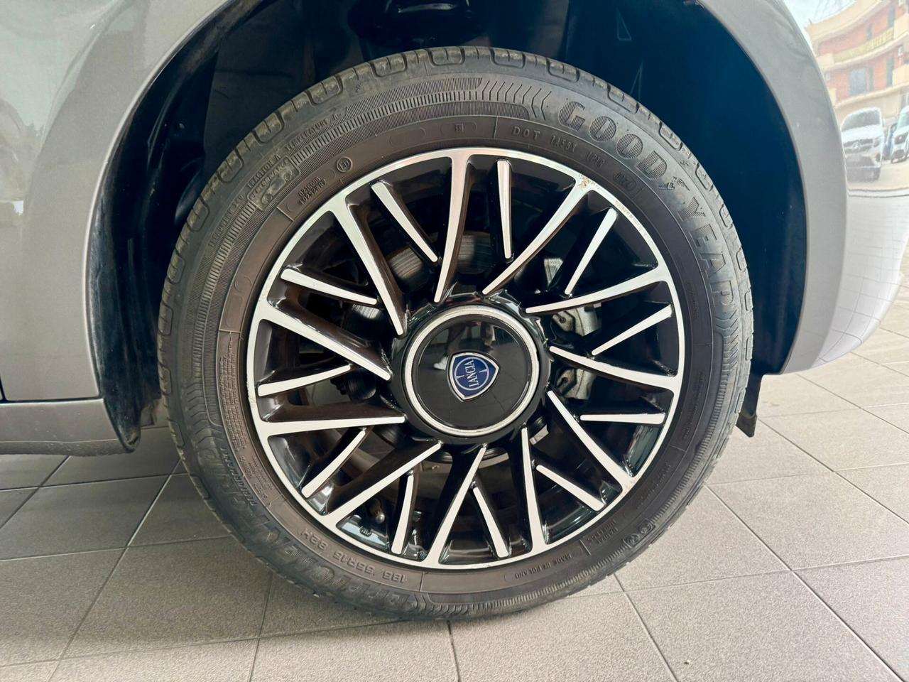 Lancia Ypsilon 1.0 Hybrid Platino -2024