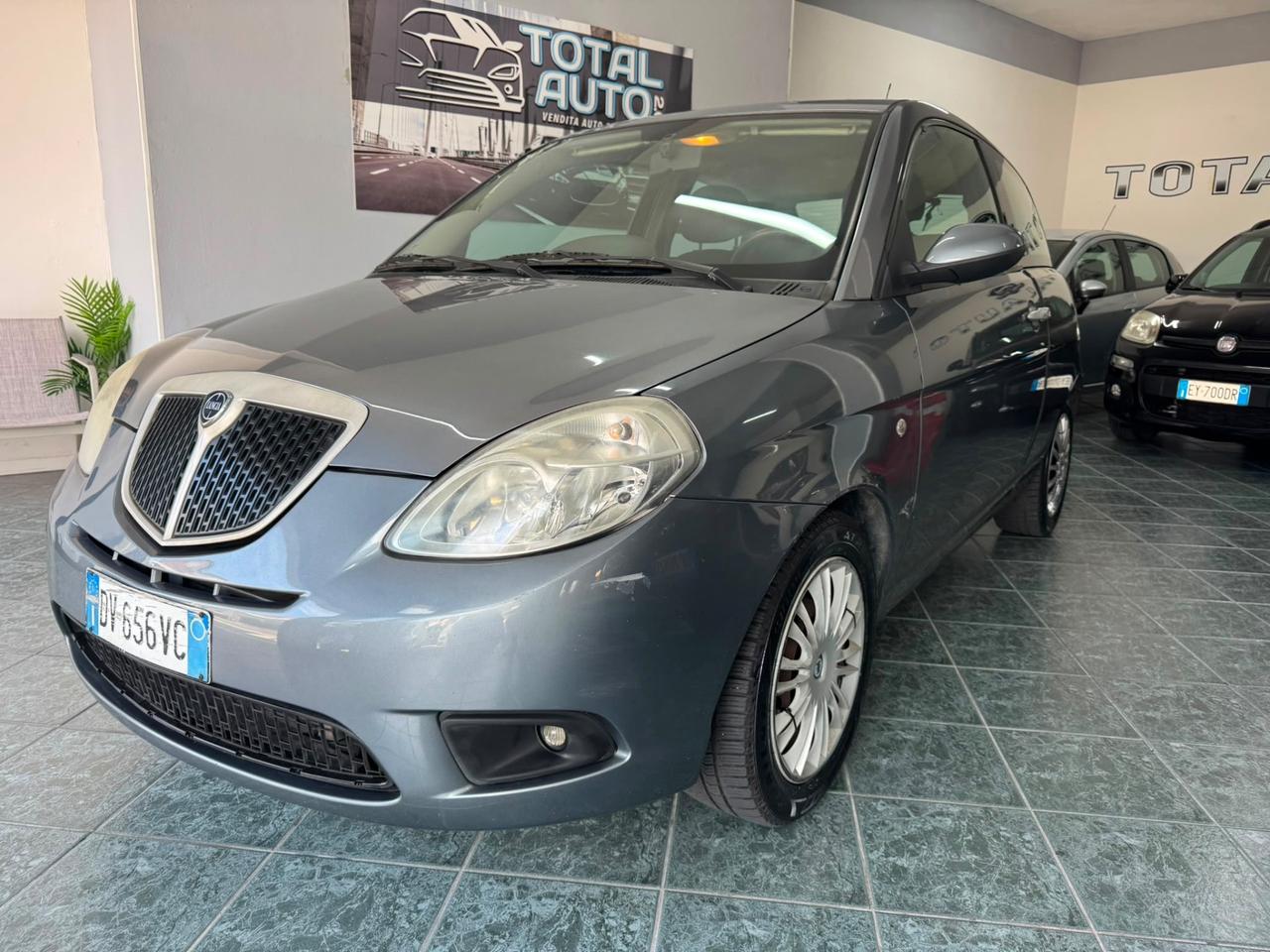 Lancia Ypsilon 1.3 MJT 75 CV Argento
