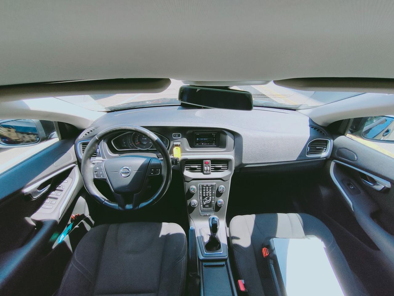 Volvo V40 D2 Kinetic Neopatentati