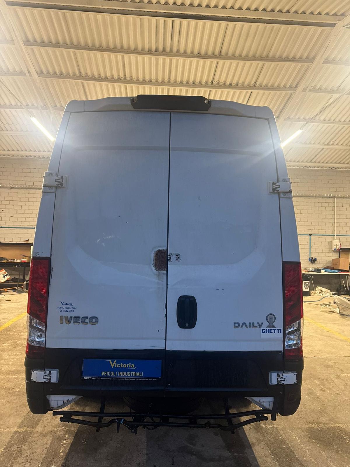 0502 FURGONE IVECO DAILY 2016