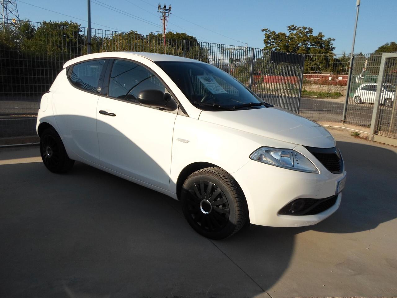 Lancia Ypsilon 1.0 FireFly 5 porte S&S Hybrid Ecochic Gold