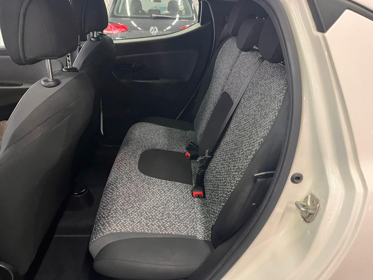 Lancia Ypsilon 1.0 FireFly 5 porte S&S Hybrid Ecochic Silver