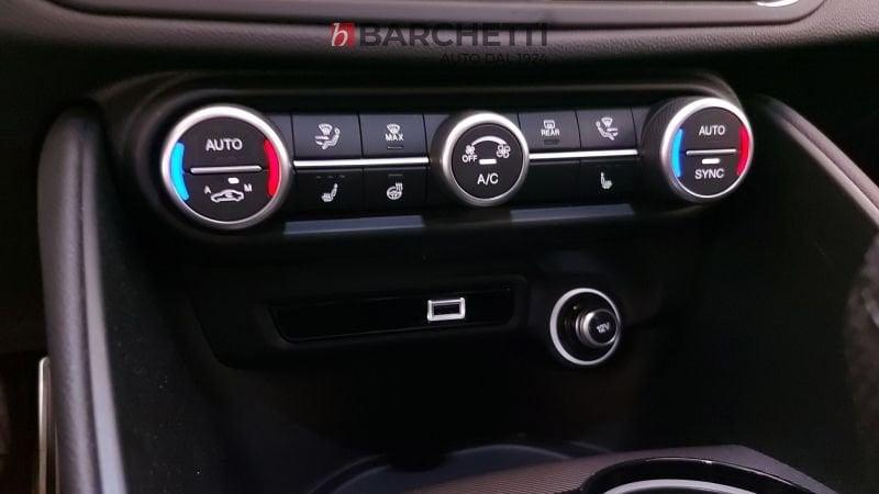 Alfa Romeo Giulia VELOCE 2.2 TURBO DS 190CV AT8 E6D-TEMP