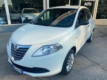 Lancia Ypsilon 0.9 TwinAir 85 CV 5 porte Metano Ecochic Silver