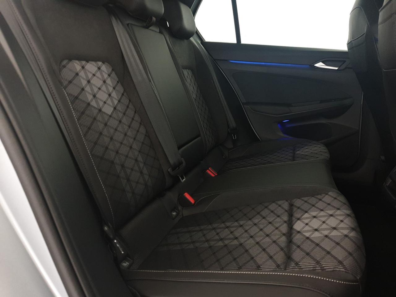 Volkswagen Golf 2.0 tdi r-line plus 150cv dsg