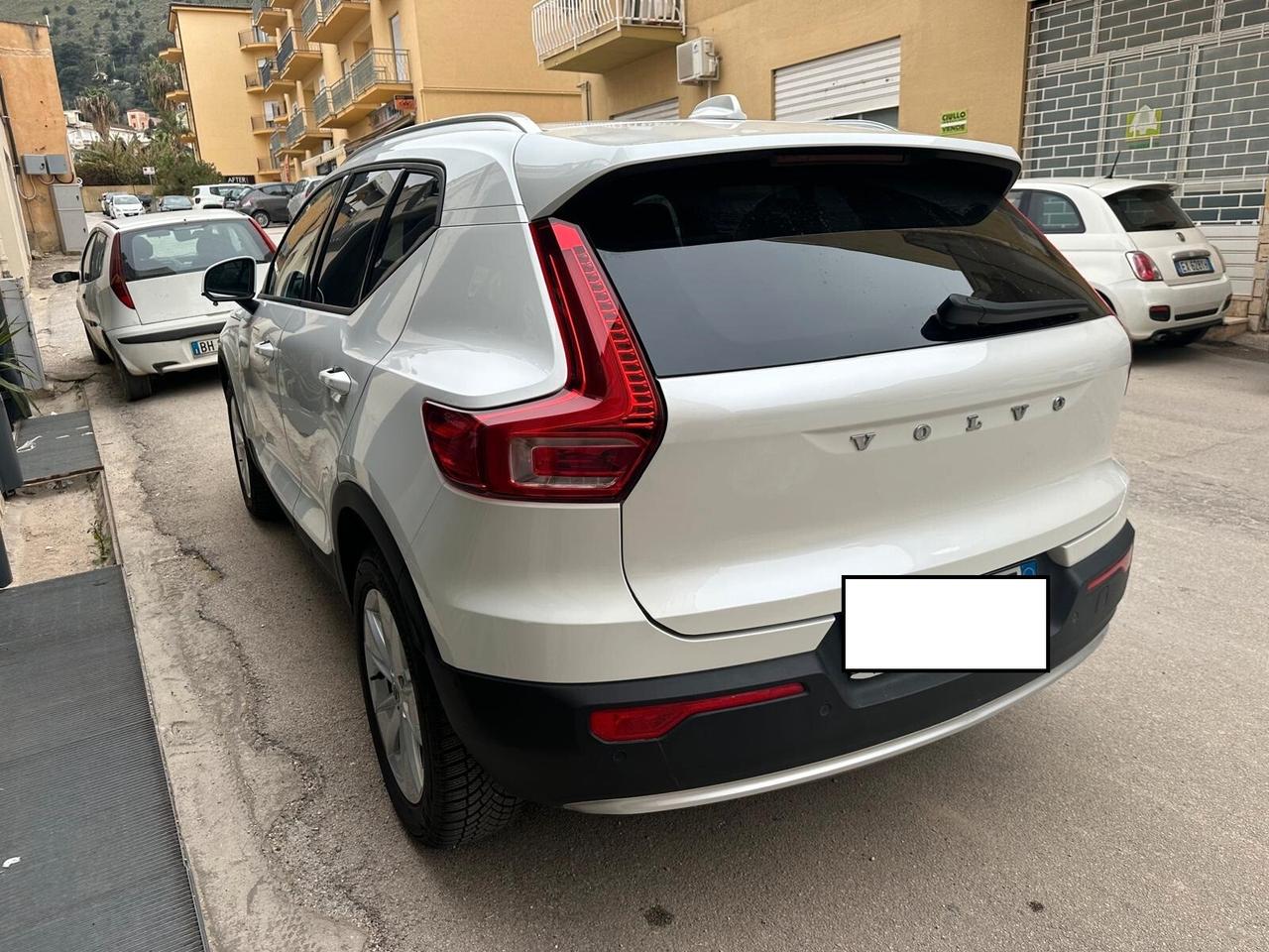 Volvo XC40 B4 2.0Mild Hybrid Core Full Opt. N1 gancio traino
