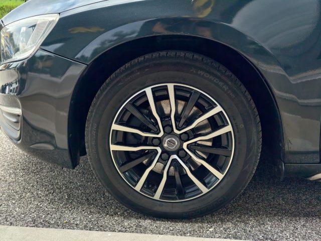 VOLVO V60 D4 R-design Momentum