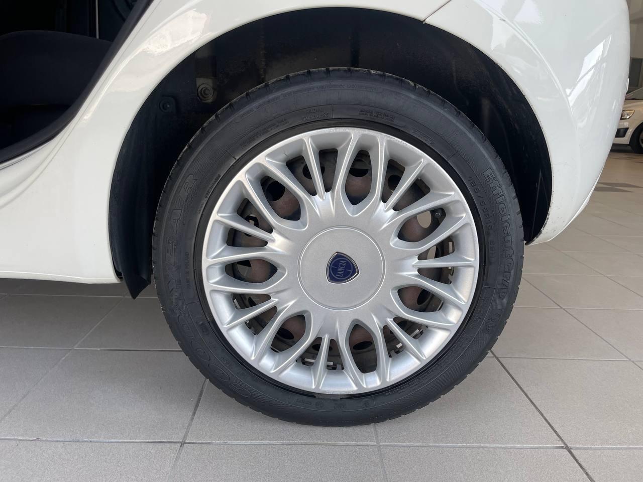 Lancia Ypsilon GPL - Uniproprietario