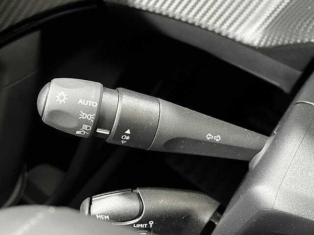 Peugeot 2008 PureTech 100 S&S Allure KM ZERO