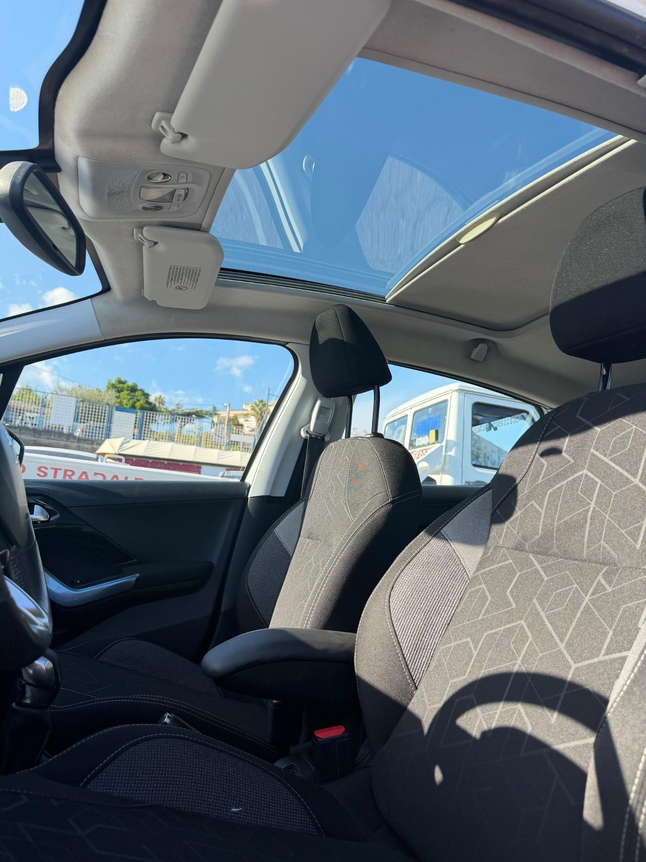 Peugeot 208 1.6 e-HDi 92 CV S 5 porte Allure tetto panoramico