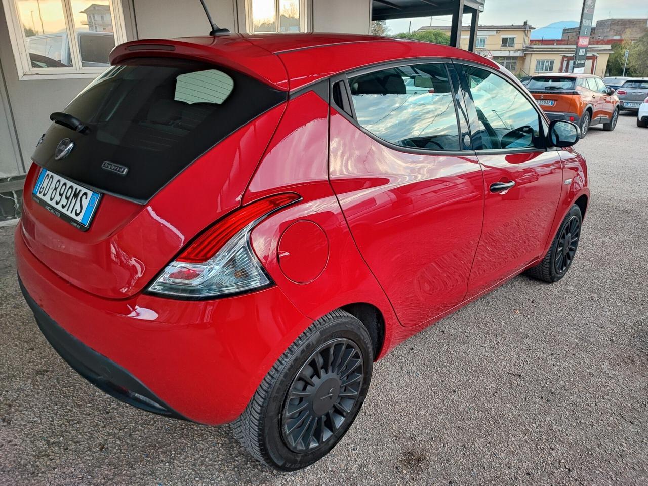 Lancia Ypsilon 5 porte S&S Hybrid Ecochic Gold