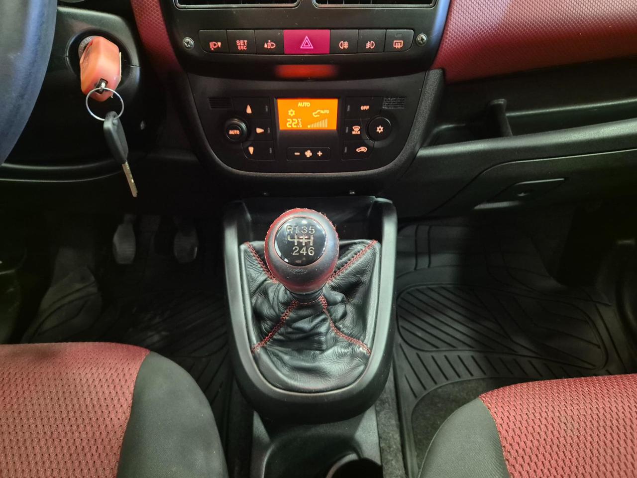 Fiat Doblo 1.6 mjt 16v Dynamic - UNIPROPRIETARIO - NEOPATENTATI - navi - sens. post.