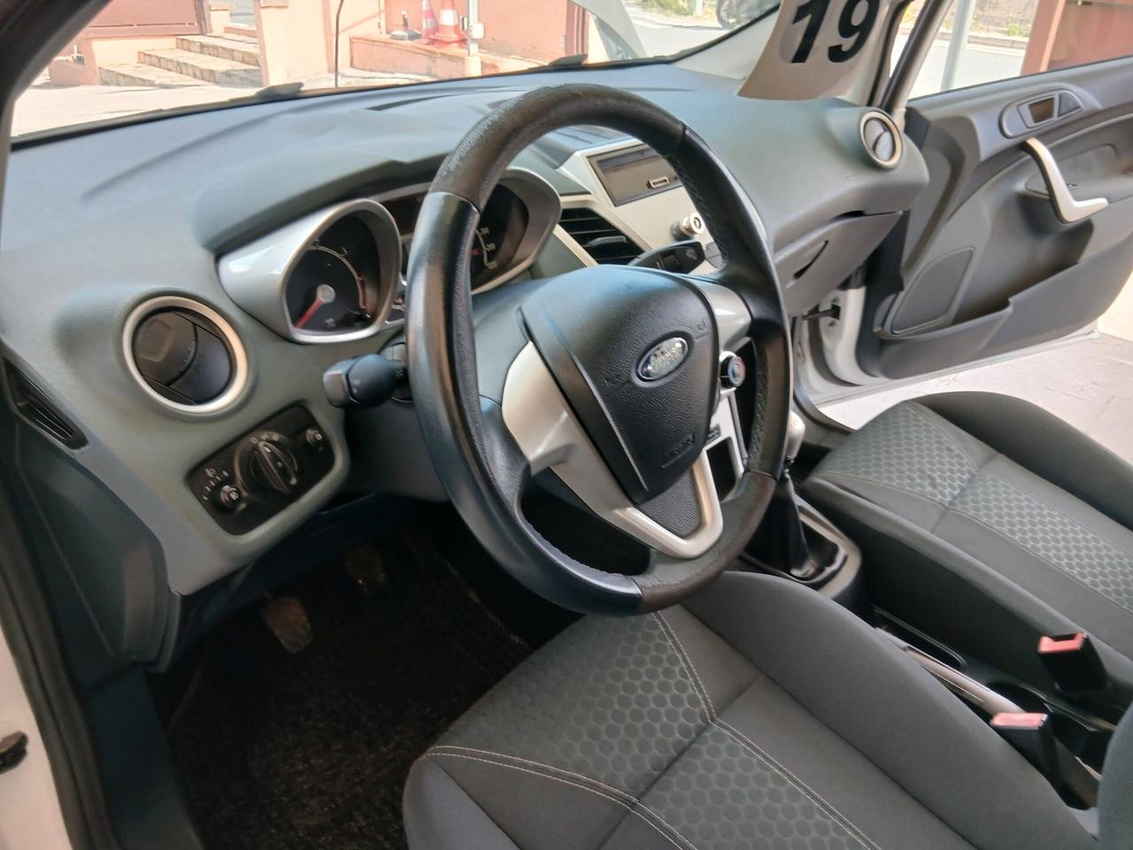 Ford Fiesta 1.2 benzina solo km71000 full 5p 09