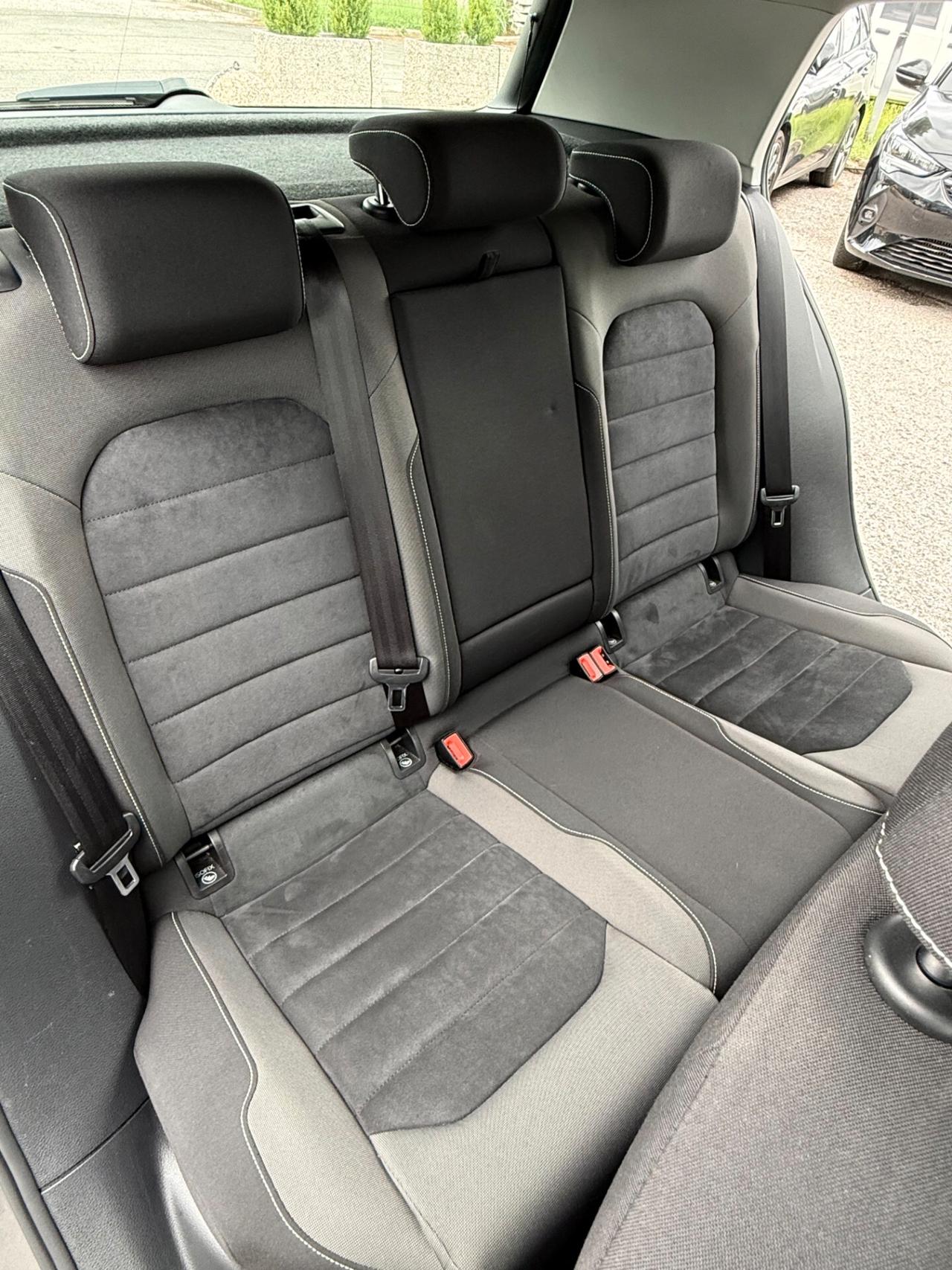 " DA VETRINA " Volkswagen Golf 1.6 TDI DSG Highline