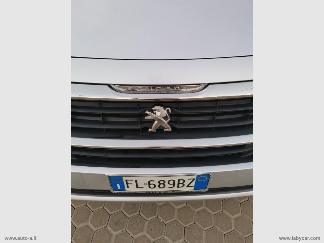 PEUGEOT Partner Tepee BlueHDi 100 Outdoor