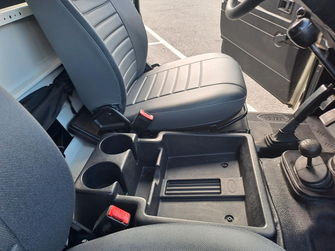 LAND ROVER DEFENDER 90