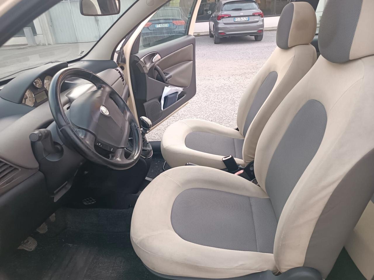 Lancia Ypsilon 2006---1.2 Benzina Neopatentati