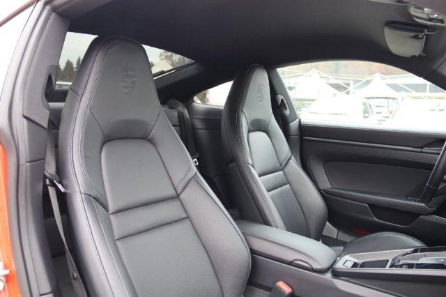 PORSCHE 911 992 Carrera 4 GTS Orange Lava