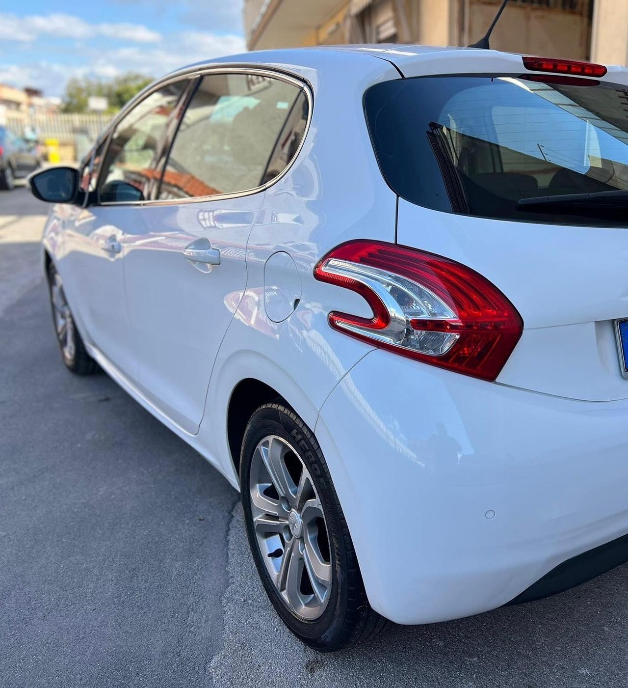 Peugeot 208 1.2 benzina Anno 2013