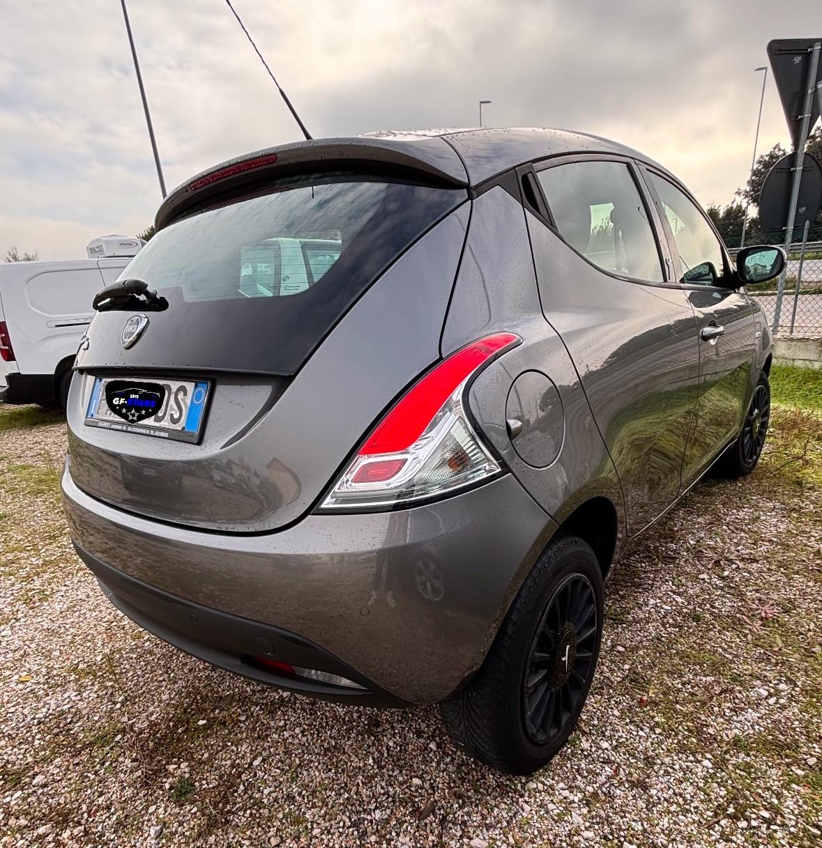 Lancia Ypsilon 0.9 TwinAir 85 CV 5 porte Metano Ecochic Gold