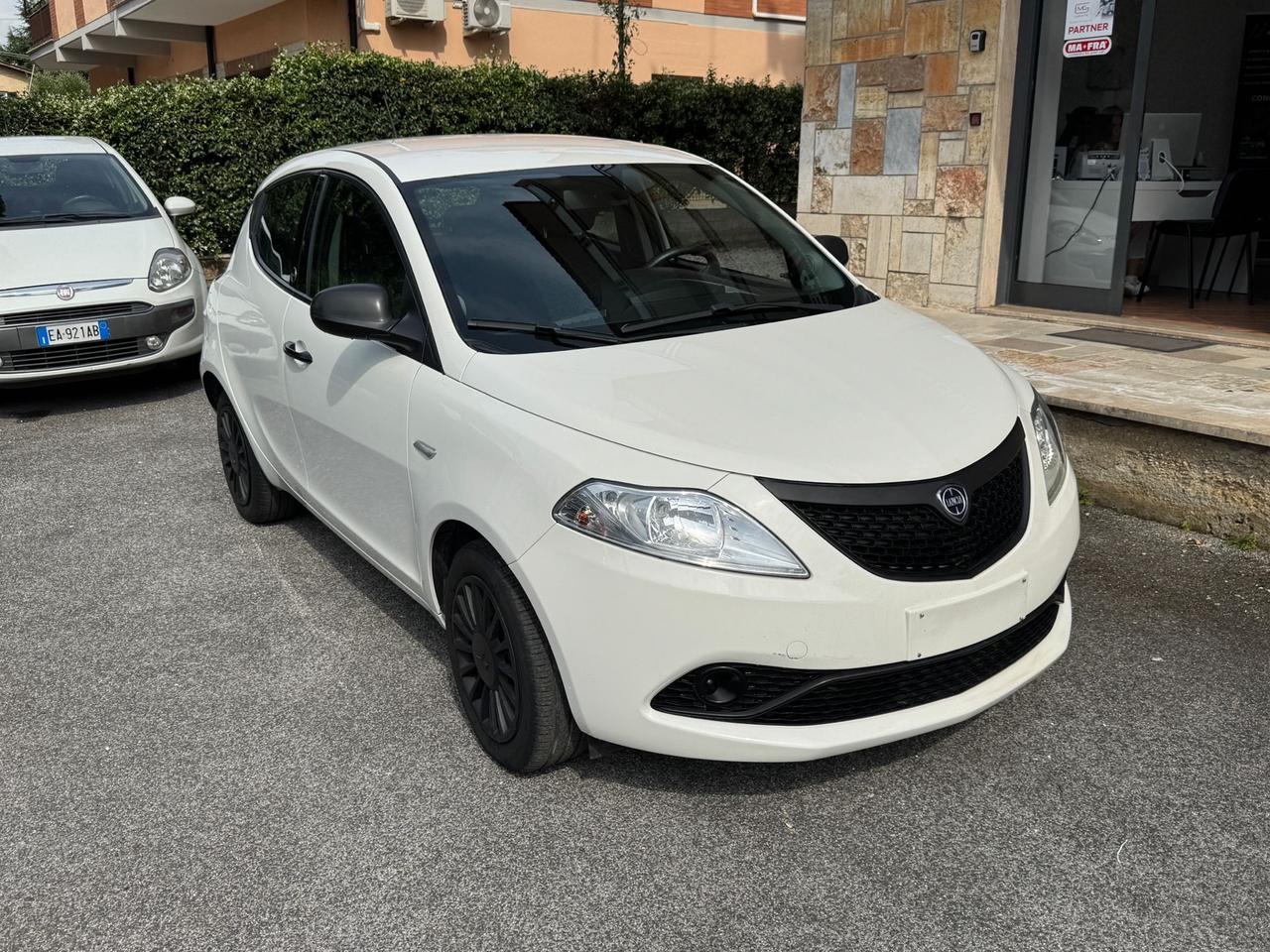 Lancia Ypsilon Hybrid ecochic 1.0 70cv benz-elettrica