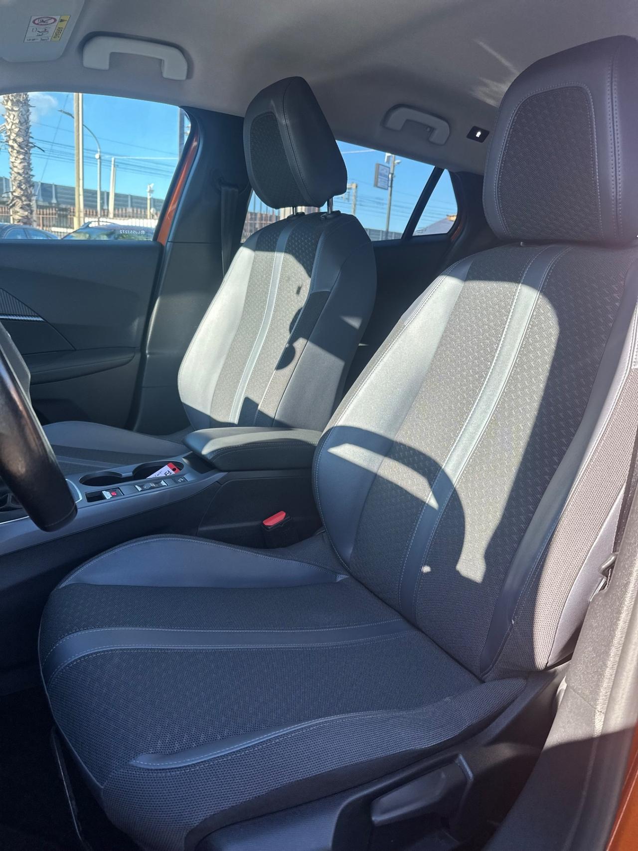 Peugeot 2008 PureTech 130 S&S Allure Navi Pack