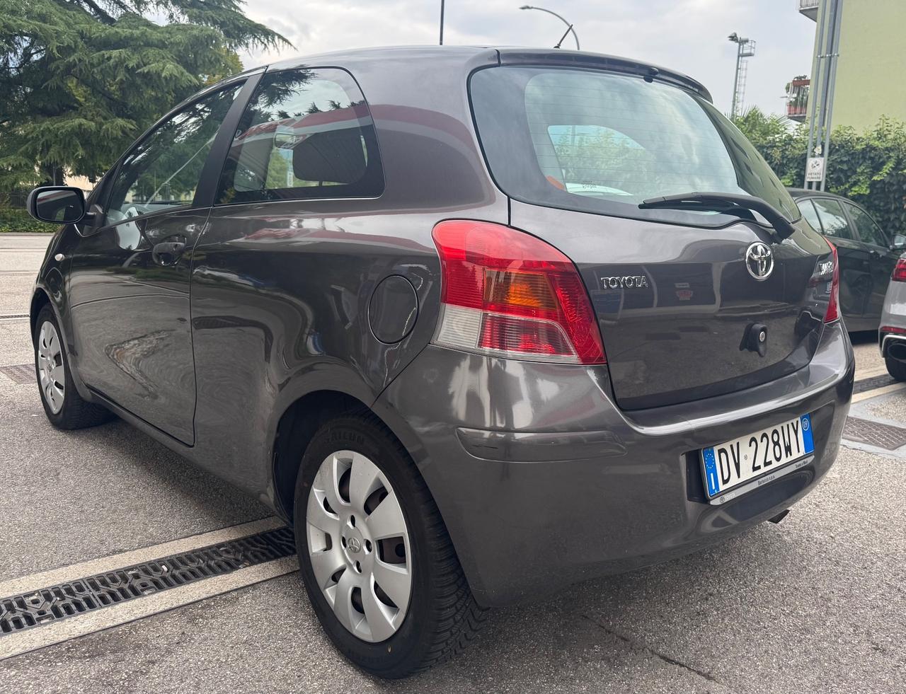 Toyota Yaris 1.0 3 porte Sol