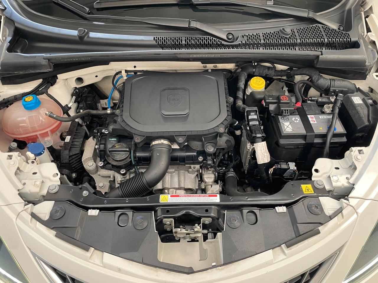 Lancia Ypsilon 1.0 FireFly 5 porte S&S Hybrid Silver