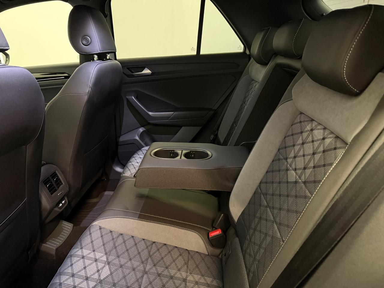 Volkswagen T-Roc 1.5 Tsi R-Line Dsg PARI AL NUOVO - GARANZIA VW