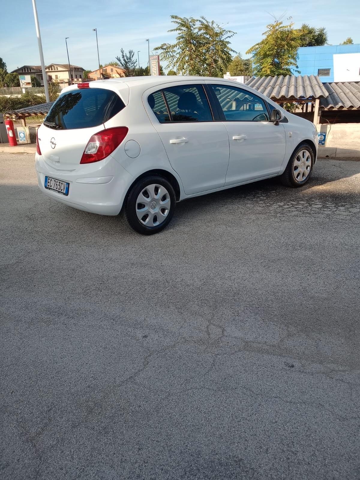 Opel Corsa 1.2 5 porte anno 2010