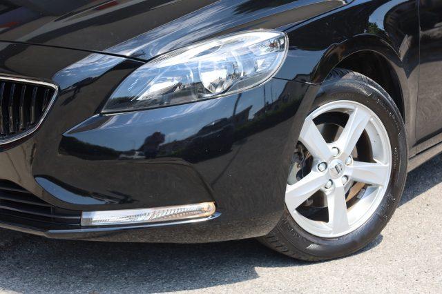 VOLVO V40 D2 2.0d UniPropietario Tagliandata per NEOPATENTAT