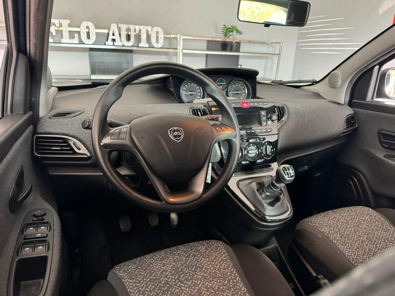 Lancia Ypsilon 1.0 70cv Hybrid Silver