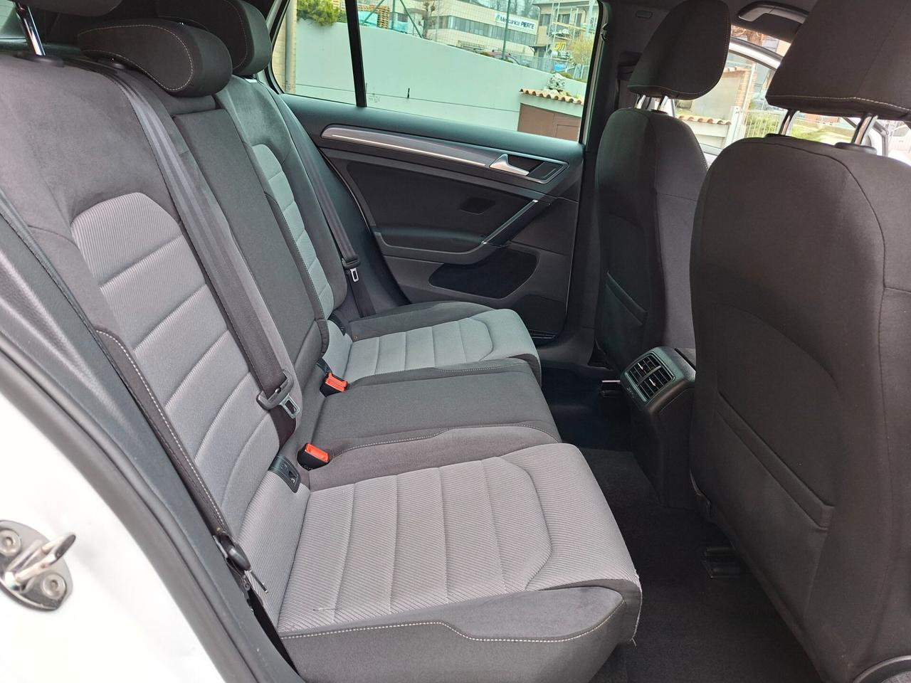 Volkswagen Golf 1.6 TDI 5p. R-line BlueMotion Technology