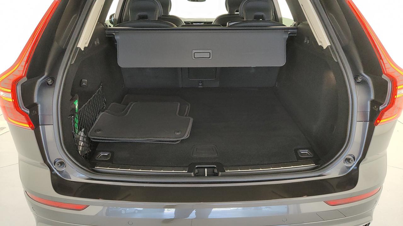 VOLVO XC60 2.0 b4 Plus Dark auto
